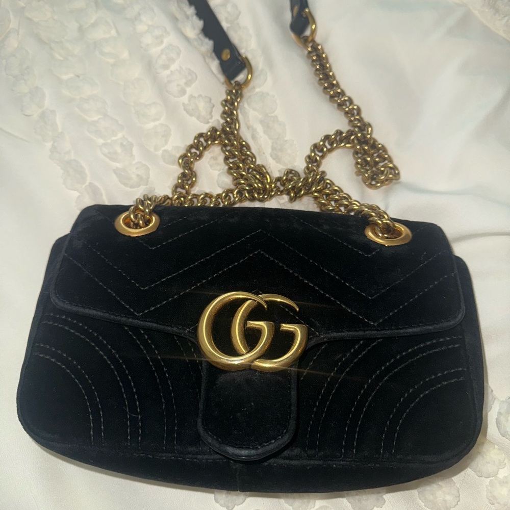 Gucci purse velvet with heart on back and pink inside